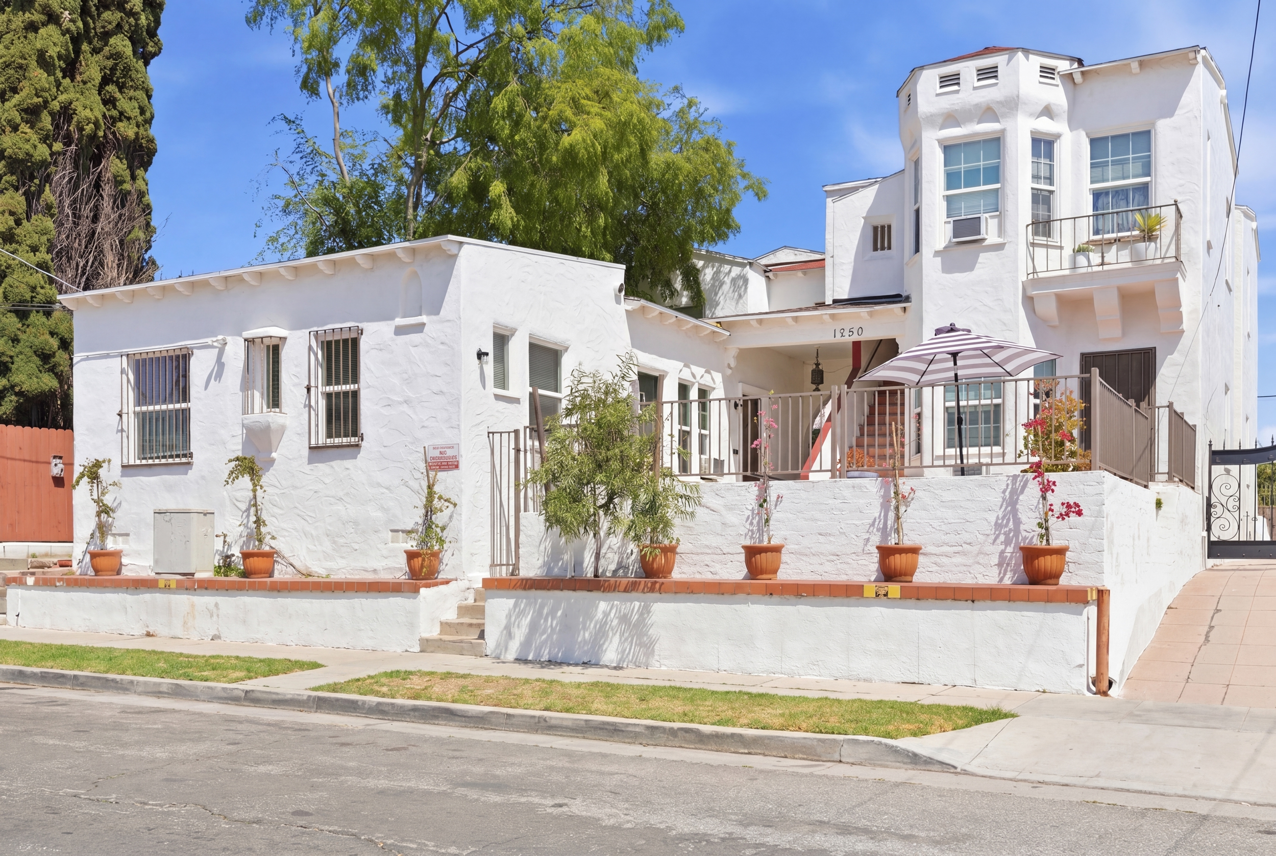1250 N Mariposa Ave