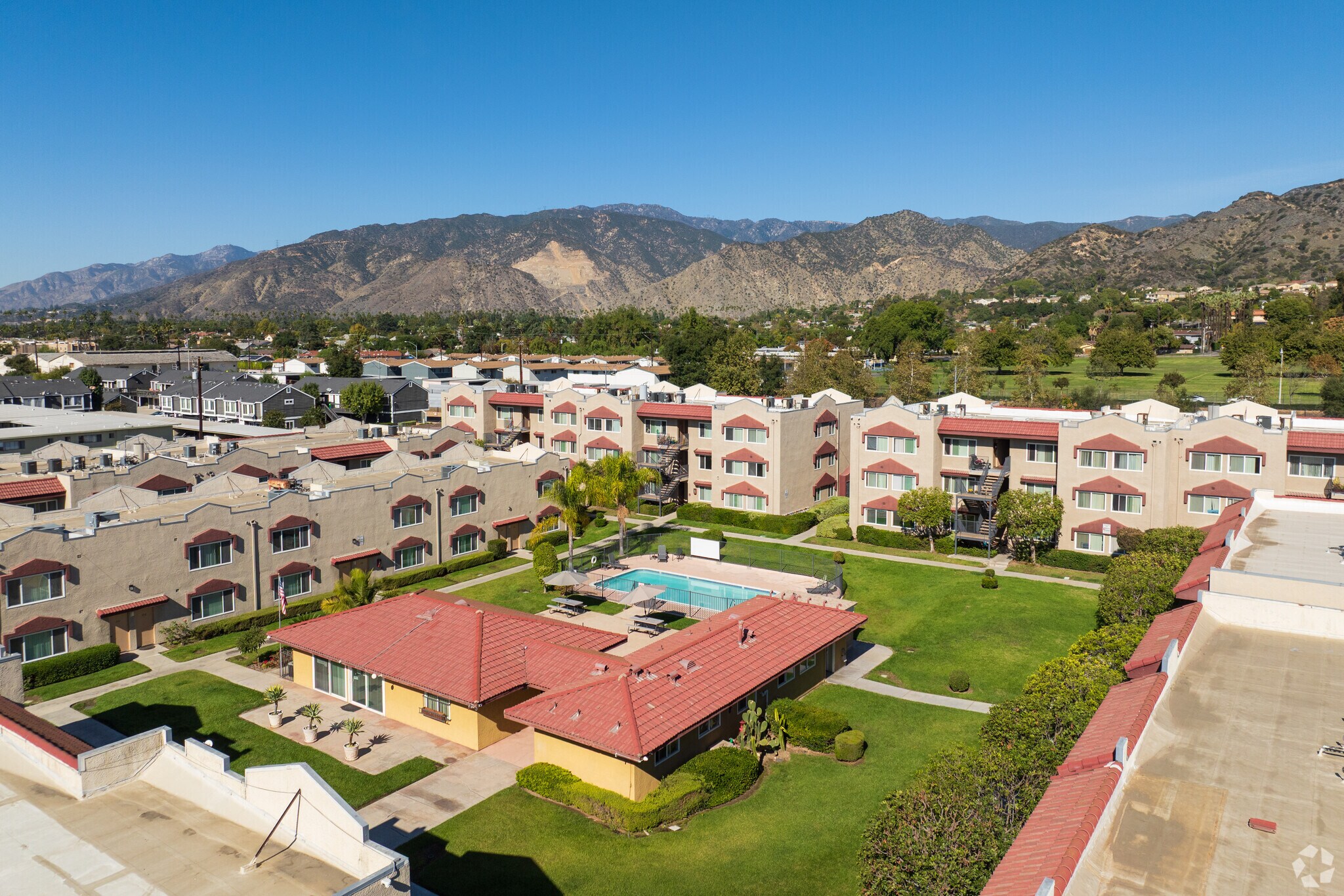 601 E 8th St, Azusa